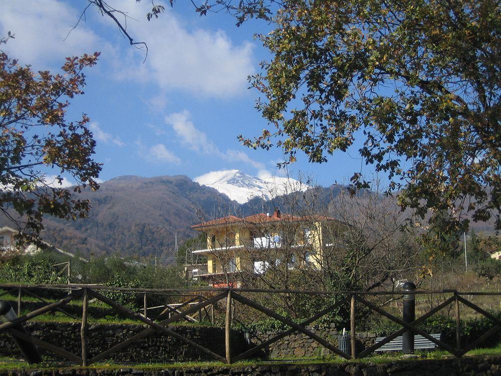 Villa Rosa Etna Apartments Zafferana Etnea Esterno foto