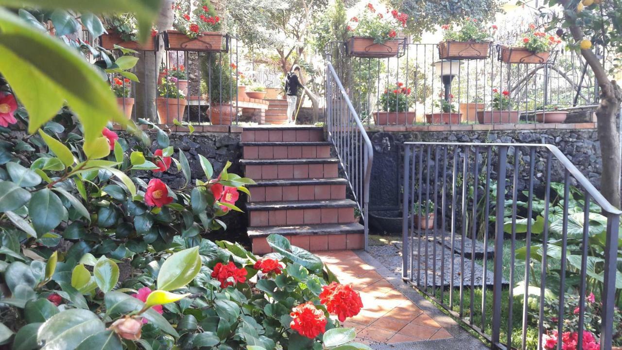 Villa Rosa Etna Apartments Zafferana Etnea Esterno foto